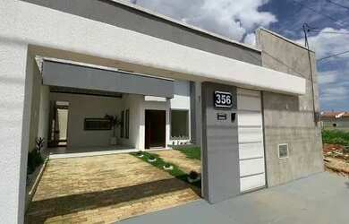 Imagem: A casa e possui 2 Dormitórios, Suítes, 1 Banheiro, 2 Vagas