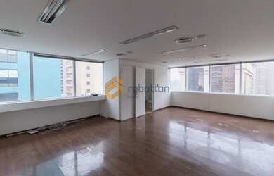 Imagem: O depósito possui 1 Vaga na garagem, 61m² de Área e está