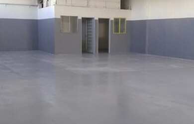 Imagem: O depósito possui 3 Vagas na garagem, 300m² de Área e está