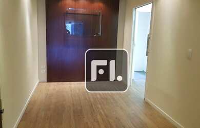 Imagem: O depósito possui 5 Vagas na garagem, 230m² de Área e está