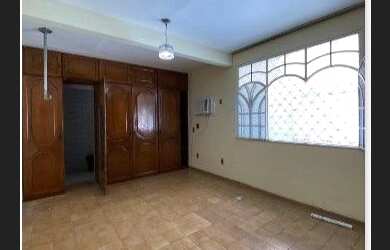 Imagem: A casa em condomínio possui 4 Dormitórios, 1 Banheiro, 5 Vagas