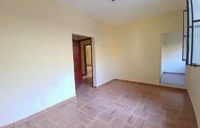 Imagem: A casa possui 2 Dormitórios, 2 Banheiros, 3 Vagas na garagem