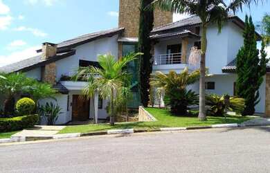 Imagem: A casa possui 5 Dormitórios, 3 Banheiros, 5 Vagas na garagem