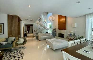 Imagem: A casa em condomínio possui 4 Dormitórios, 5 Banheiros, 4