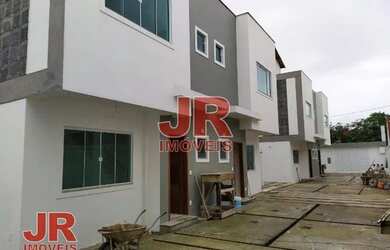 Imagem: A casa possui 3 Dormitórios, 1 Banheiro, 2 Vagas na garagem