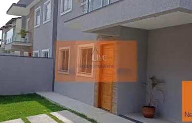 Imagem: A casa possui 4 Dormitórios, 3 Banheiros, 2 Vagas na garagem