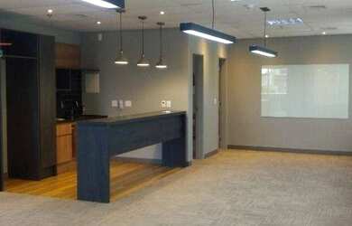 Imagem: O depósito possui 4 Vagas na garagem e 142m² de Área e está