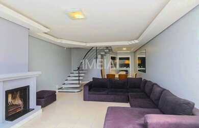 Imagem: A casa possui 3 Dormitórios, 5 Banheiros, 3 Vagas na garagem