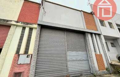 Imagem: O depósito possui 2 Vagas na garagem, 200m² de Área e está