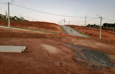 Imagem: O terreno possui 225m² de Área e está localizado em Elsa