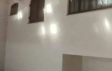 Imagem: A casa possui 3 Dormitórios, 2 Banheiros, 3 Vagas na garagem