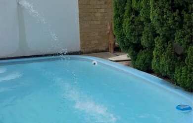 Imagem: A casa possui 4 Dormitórios, 3 Banheiros, 3 Vagas na garagem