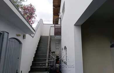 Imagem: A casa possui 4 Dormitórios, 4 Banheiros, 4 Vagas na garagem