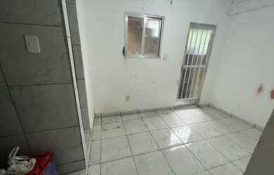 Imagem: A casa possui 1 Dormitório, 1 Banheiro e está localizado