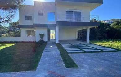 Imagem: A casa em condomínio possui 5 Dormitórios, 5 Banheiros, 5