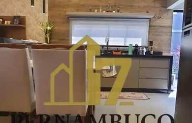 Imagem: A casa possui 3 Dormitórios, 2 Banheiros, 2 Vagas na garagem