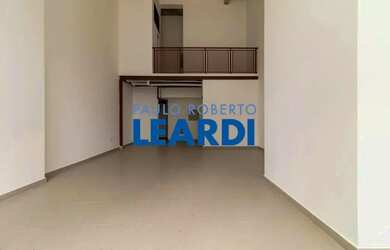 Imagem: O depósito para alugar possui 1 Vaga na garagem e 105m² de