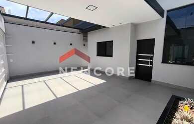 Imagem: A casa possui 2 Dormitórios, 2 Banheiros, 2 Vagas na garagem