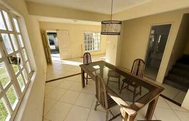 Imagem 8: Sobrado para aluguel possui 137 metros quadrados com 3 quartos