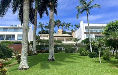 Imagem: A casa em condomínio possui 5 Dormitórios, 4 Banheiros, 3