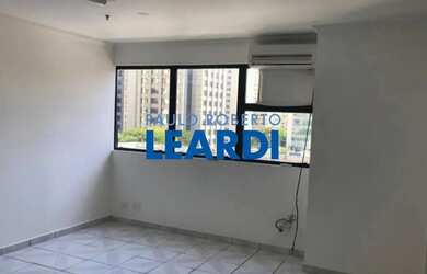 Imagem: O depósito possui 1 Vaga na garagem, 36m² de Área e está