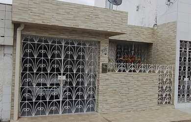 Imagem: A casa possui 2 Dormitórios, 2 Banheiros, 1 Vaga na garagem