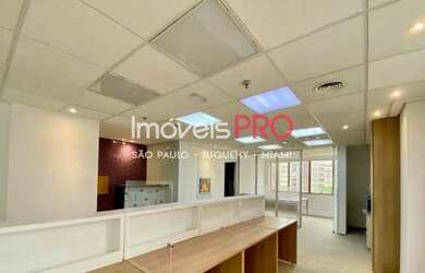 Imagem: O depósito possui 5 Vagas na garagem e 180m² de Área e está