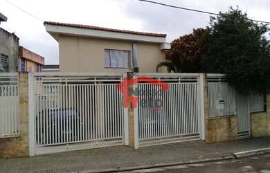 Imagem: A casa possui 3 Dormitórios, 2 Banheiros, 5 Vagas na garagem