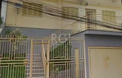 Imagem: A casa possui 3 Dormitórios, 2 Banheiros, 3 Vagas na garagem