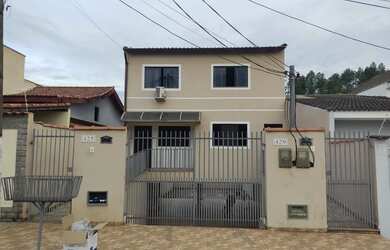 Imagem: O apartamento possui 2 Dormitórios, 1 Banheiro, 2 Vagas na