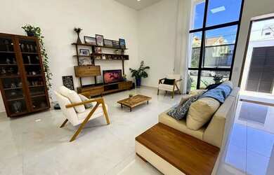 Imagem: A casa possui 3 Dormitórios, 3 Banheiros, 2 Vagas na garagem