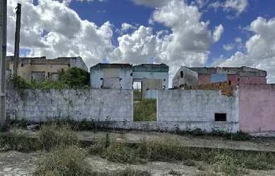 Imagem: A casa possui 2 Dormitórios, 1 Banheiro, 200m² de Área e