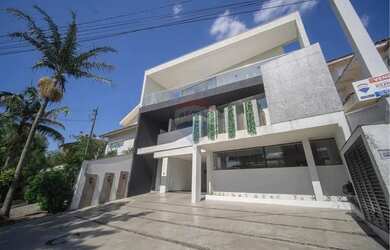 Imagem: A casa possui 5 Dormitórios, 5 Banheiros, 4 Vagas na garagem