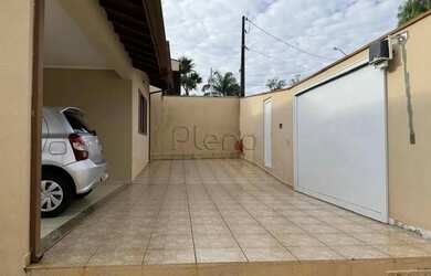 Imagem: A casa possui 3 Dormitórios, 4 Banheiros, 4 Vagas na garagem