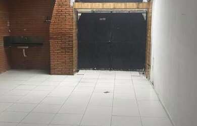 Imagem: A casa possui 3 Dormitórios, 2 Banheiros e está localizado