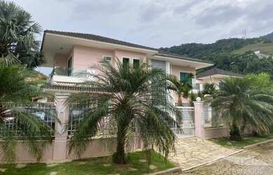 Imagem: A casa em condomínio possui 4 Dormitórios, 4 Banheiros, 4