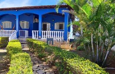 Imagem: A casa em condomínio possui 4 Dormitórios, 3 Banheiros, 293m²