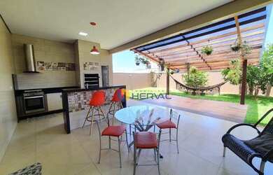 Imagem: A casa em condomínio possui 3 Dormitórios, 2 Banheiros, 2