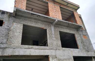 Imagem: O terreno possui 370m² de Área e está localizado em Tingui