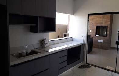 Imagem: A casa em condomínio possui 3 Dormitórios, 4 Banheiros, 4