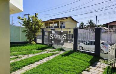 Imagem: A casa possui 3 Dormitórios, 3 Banheiros, 4 Vagas na garagem