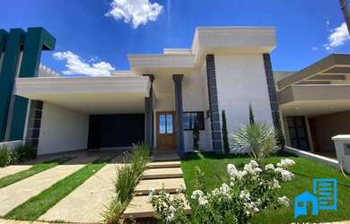 Imagem: A casa em condomínio possui 3 Dormitórios, 4 Banheiros, 2