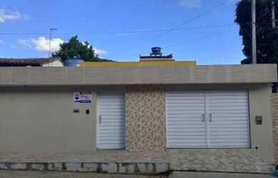 Imagem: A casa possui 2 Dormitórios, 2 Banheiros, 2 Vagas na garagem