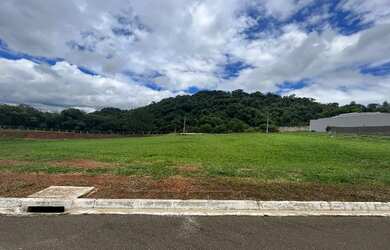 Imagem: O terreno possui 600m² de Área e está localizado em Três