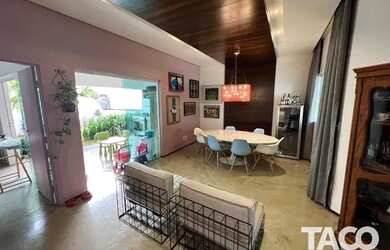 Imagem: A casa em condomínio possui 3 Dormitórios, 5 Banheiros, 180m²