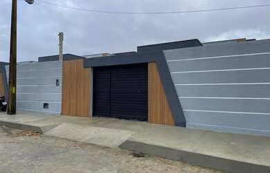 Imagem: A casa possui 2 Dormitórios, 2 Banheiros, 2 Vagas na garagem