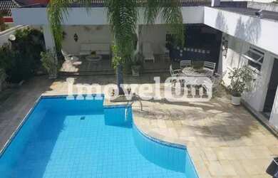 Imagem: A casa em condomínio à venda possui 4 Dormitórios, 5 Banheiros