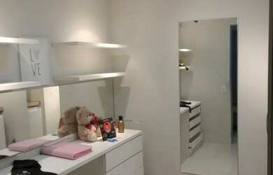 Imagem: A casa possui 3 Dormitórios, 2 Banheiros, 1 Vaga na garagem