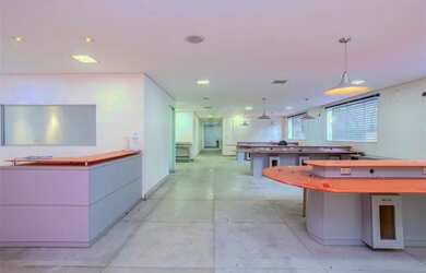 Imagem: O depósito possui 5 Vagas na garagem e 228m² de Área e está