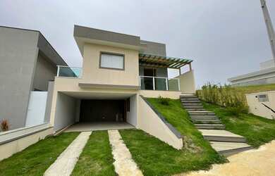 Imagem: A casa em condomínio possui 3 Dormitórios, 1 Banheiro, 4 Vagas